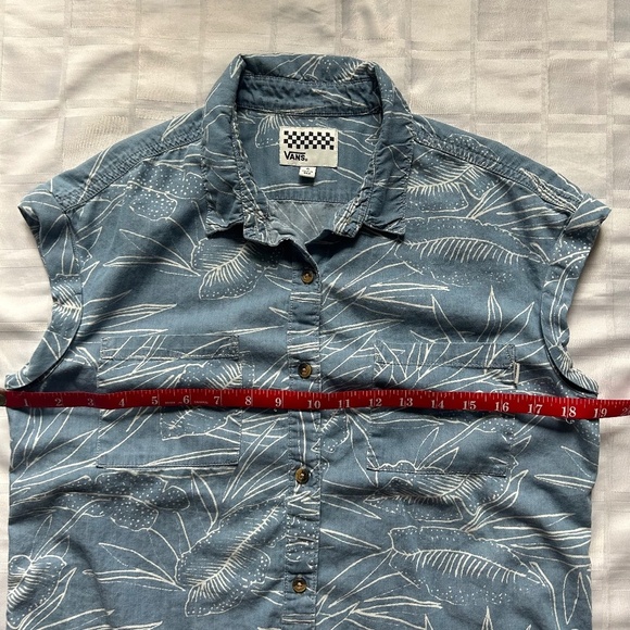 Vans Light Blue Leaf Print Rolled Cap Sleeve Button Down Top - Picture 6 of 12